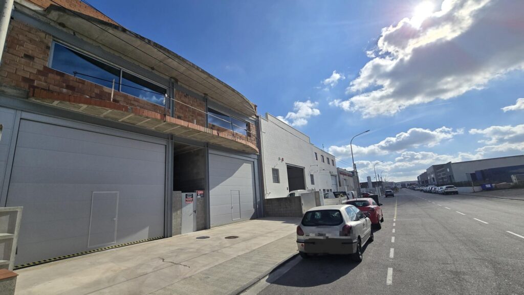 "NAVE INDUSTRIAL EN ALQUILER VILAMALLA"